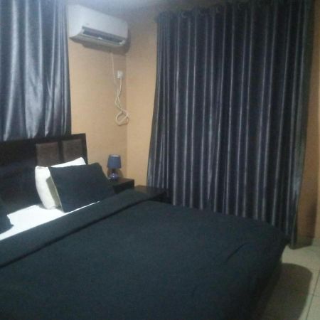 Staycation Suites And Apartment Lagos Kültér fotó