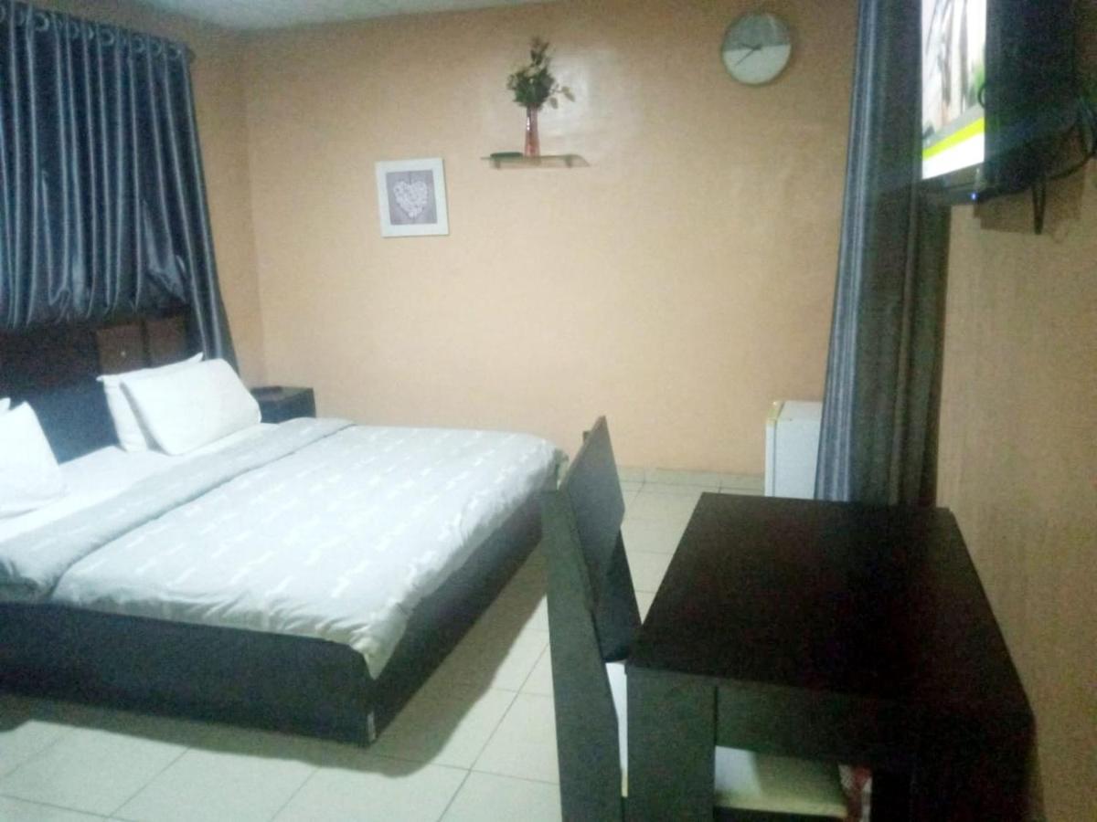 Staycation Suites And Apartment Lagos Kültér fotó