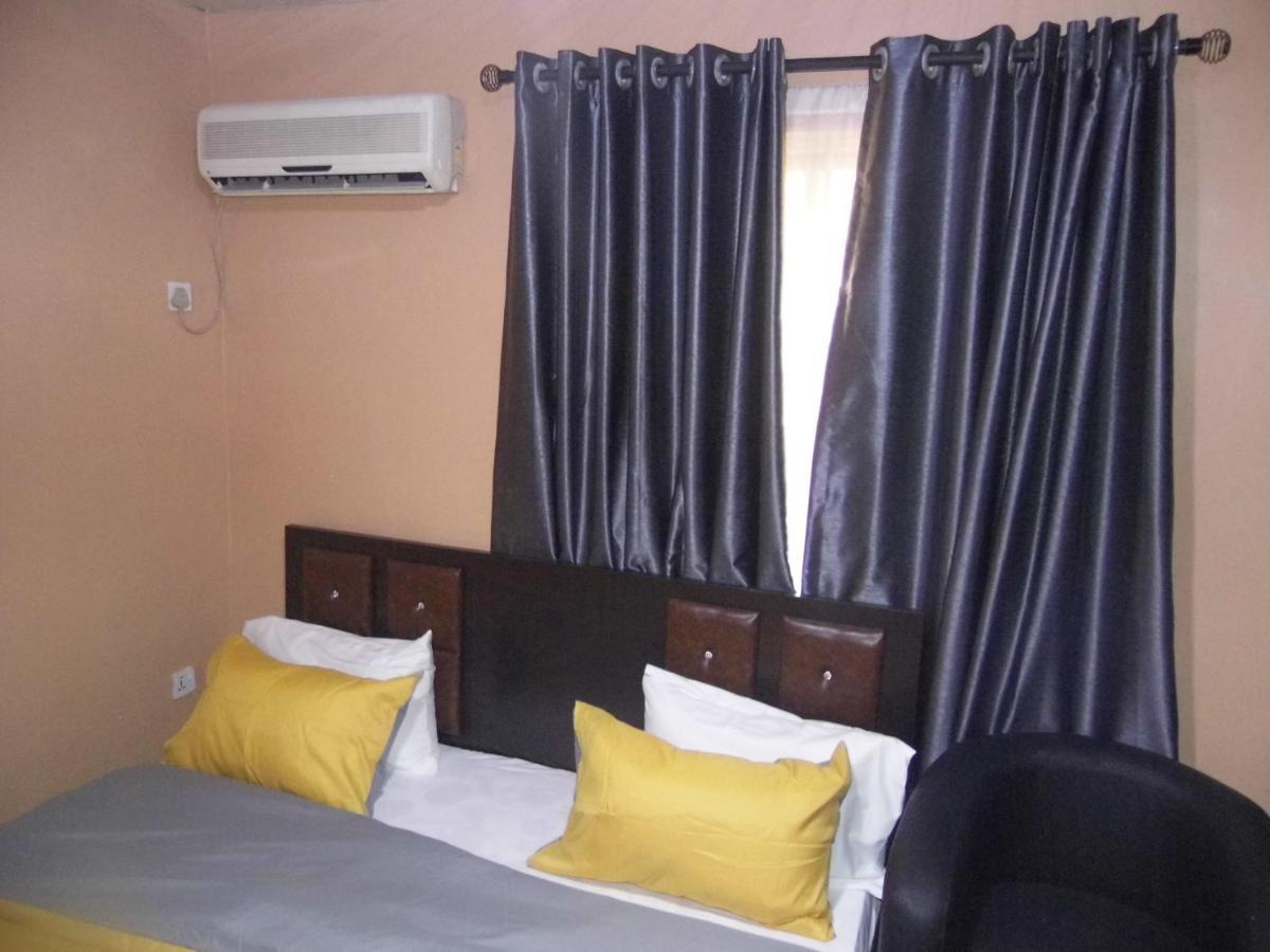 Staycation Suites And Apartment Lagos Kültér fotó