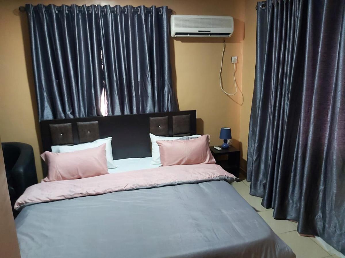 Staycation Suites And Apartment Lagos Kültér fotó